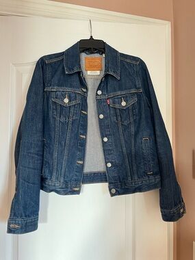 Levi's Women's Indigo Blue Denim Trucker Jacket